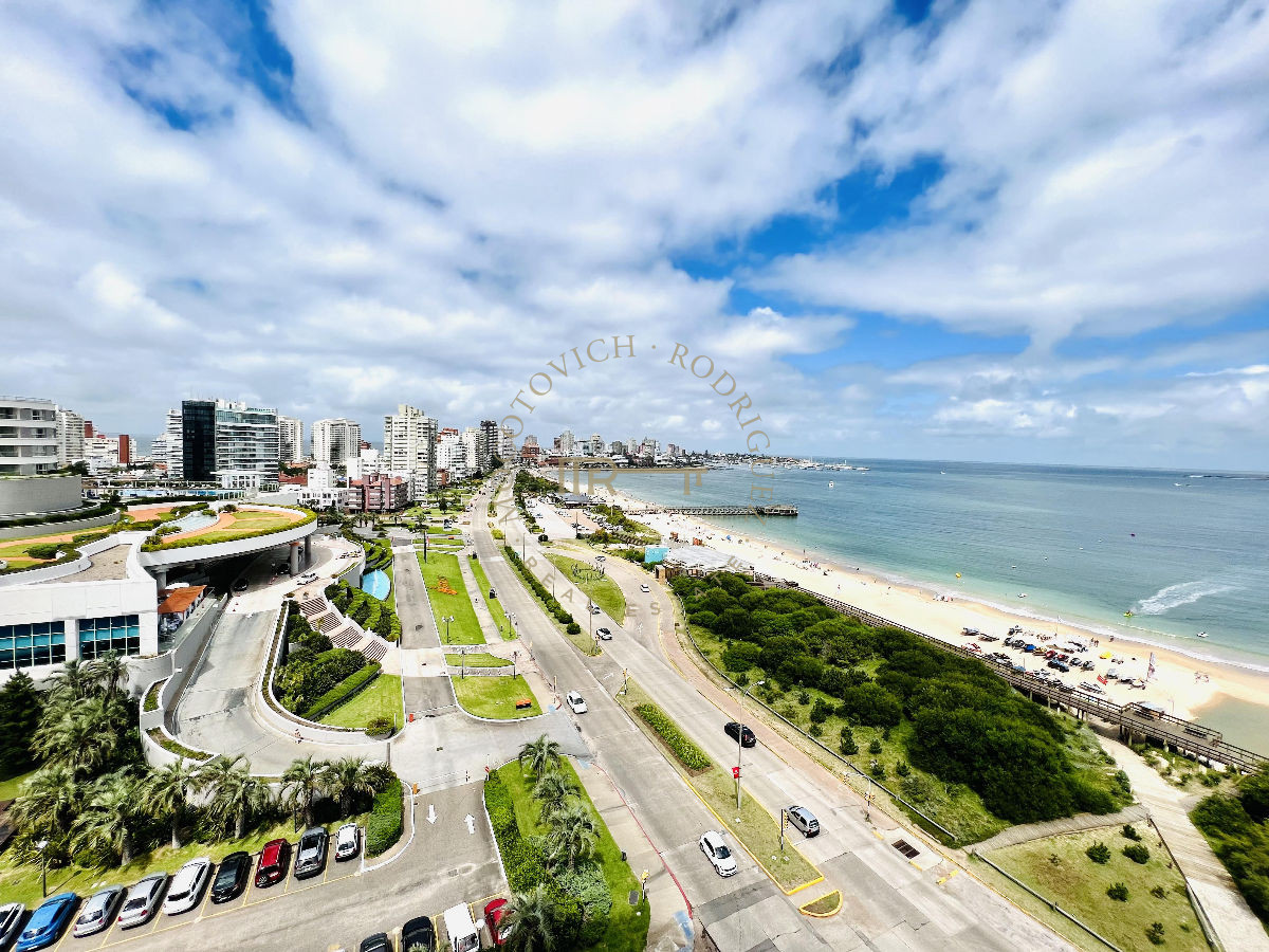 Apartamento ID.289 - Apartamentoen venta  Millenium  3 dormitorios más dep. Playa Mansa Punta del Este.