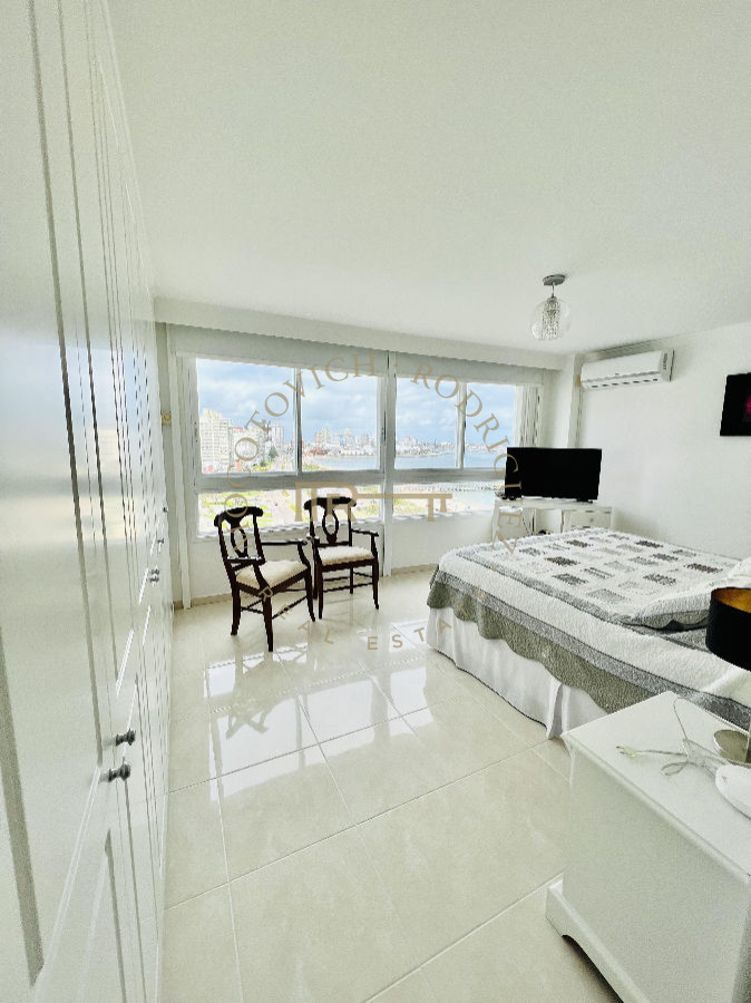 Apartamento ID.289 - Apartamentoen venta  Millenium  3 dormitorios más dep. Playa Mansa Punta del Este.