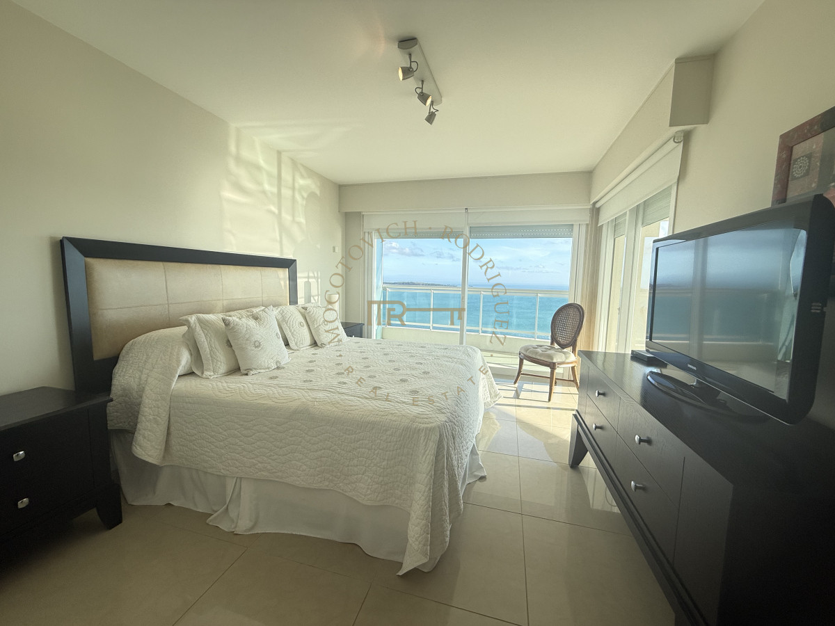 Apartamento ID.28 - Aquarela apartamento 2 dormitorios y dependencia. Alquiler Temporal. Piscina vista -Punta del Este