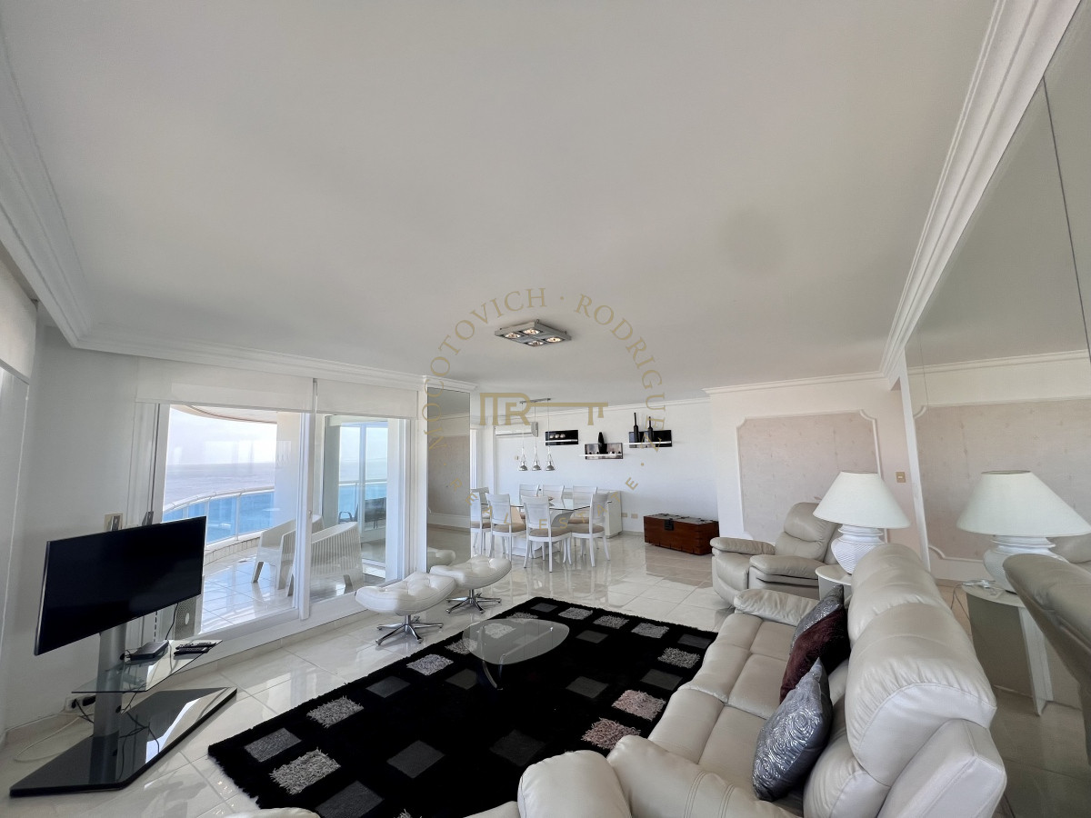 Apartamento ID.289 - Apartamentoen venta  Millenium  3 dormitorios más dep. Playa Mansa Punta del Este.