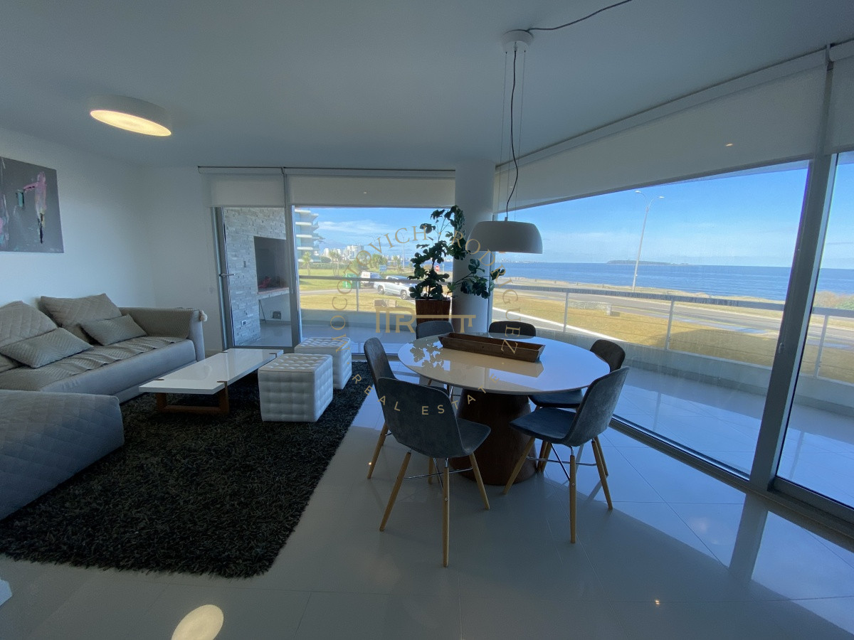 Apartamento ID.874 - Playa Mansa apartamento en venta 3 dormitorios y servicio.