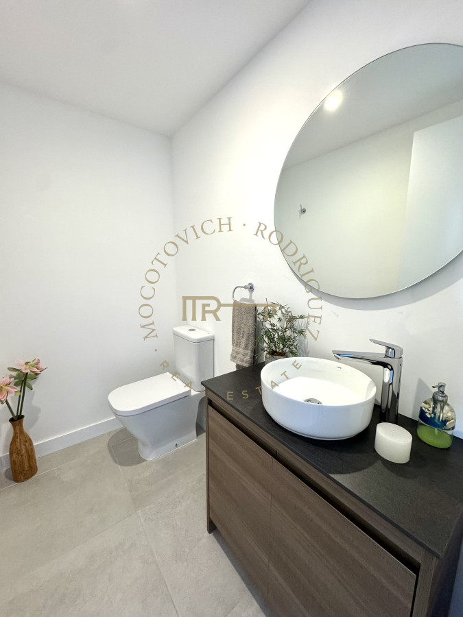 Apartamento ID.278 - Apartamento en venta 2 dormitorios Playa Mansa vista - Venetian - a estrenar - frente al mar- lujo