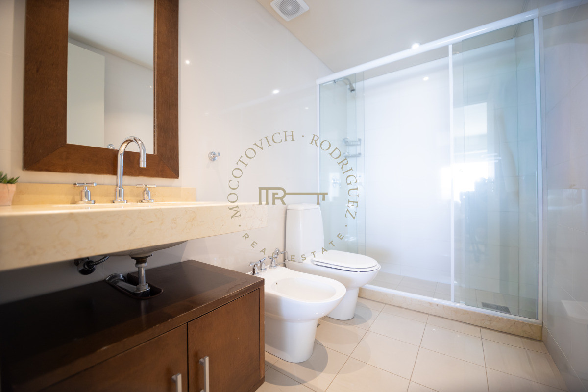 Apartamento ID.7 - Aquarela duplex en venta 4 dormitorios en venta. Playa Mansa. Punta del Este