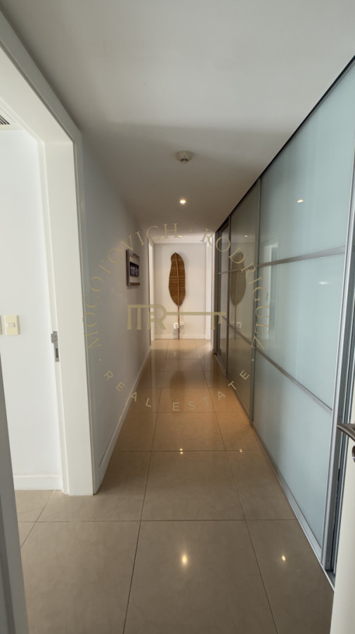 Apartamento ID.2403 - Aquarela 3 dormitorios y dep. de servicio en alquiler temporal 2026 Punta del Este.-