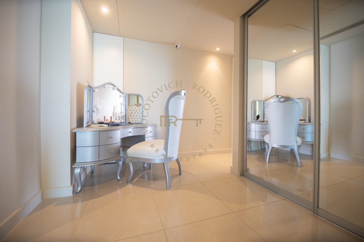 Apartamento ID.7 - Aquarela duplex en venta 4 dormitorios en venta. Playa Mansa. Punta del Este