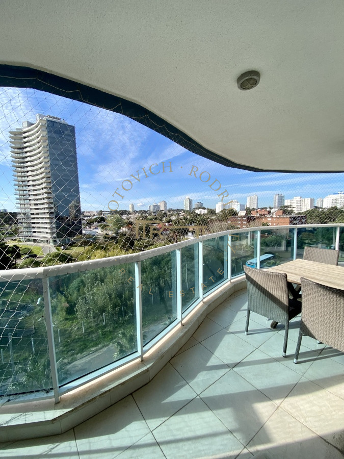Apartamento ID.2255 - Casino Tower tres dormitorios en alquiler de verano 2024. 