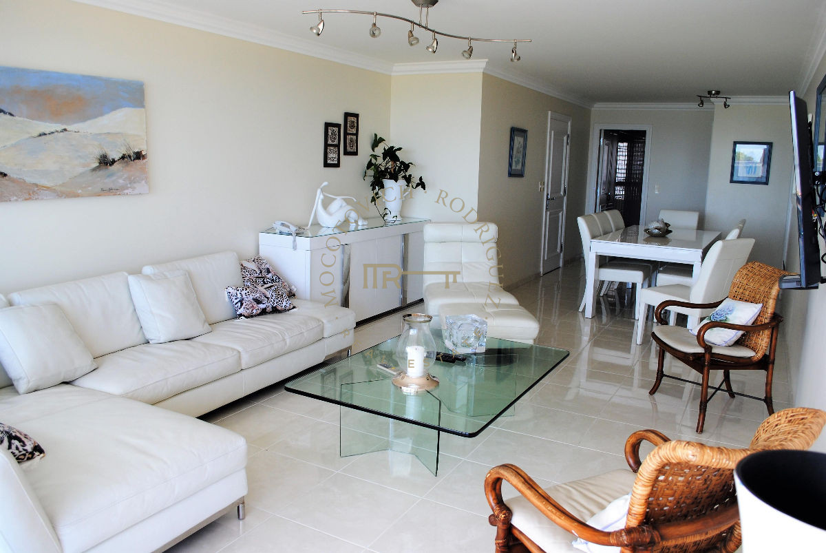 Apartamento ID.30 - Millenium apartamento en alquiler temporal  3 dormitorios Playa Mansa Punta del Este