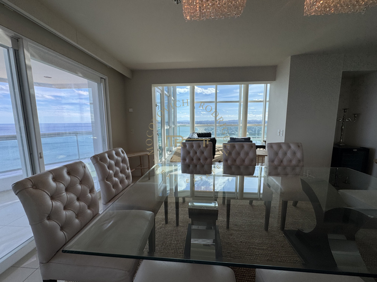 Apartamento ID.7 - Aquarela duplex  4 dormitorios en venta. Playa Mansa. Punta del Este