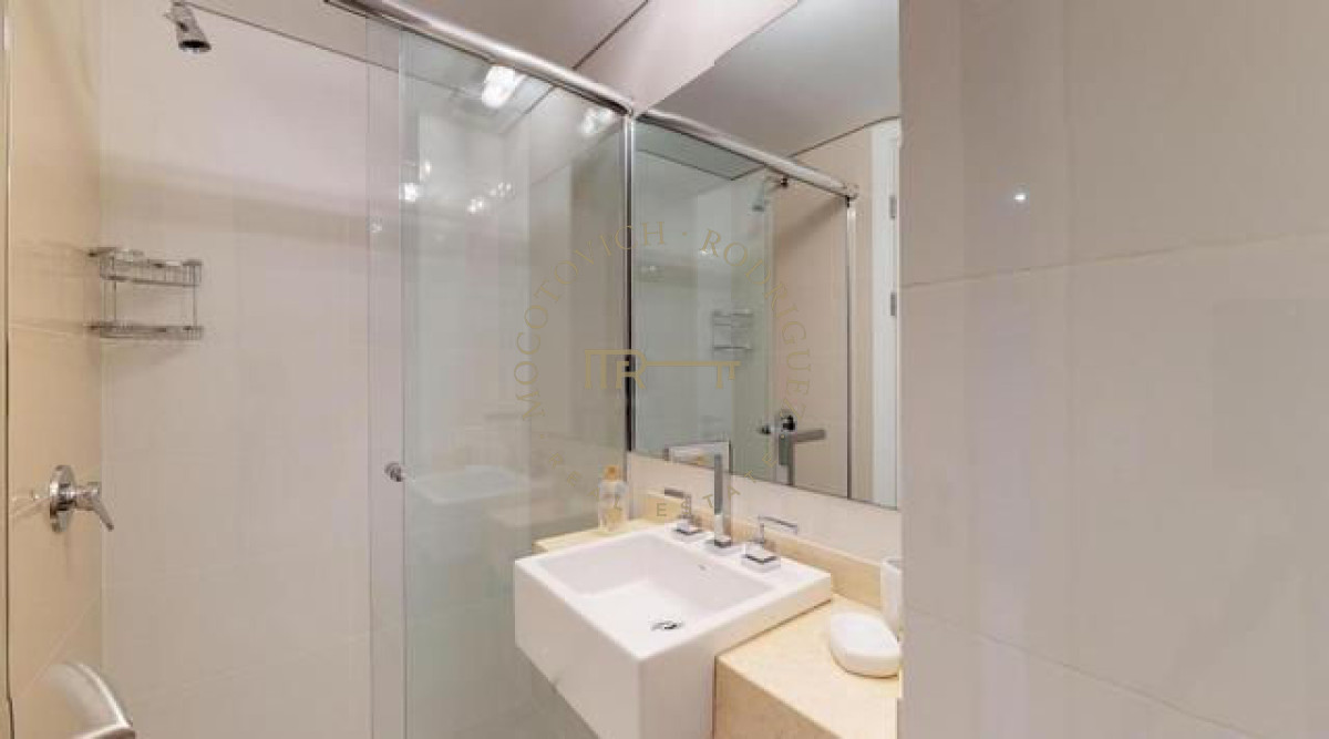 Apartamento ID.33 - Aquarela. Alquiler temporal. 2 dormitorios y dependencia de servicio.  Punta del Este.