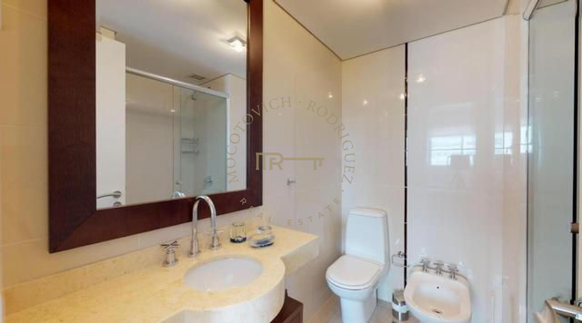 Apartamento ID.33 - Aquarela. Alquiler temporal. 2 dormitorios y dependencia de servicio.  Punta del Este.