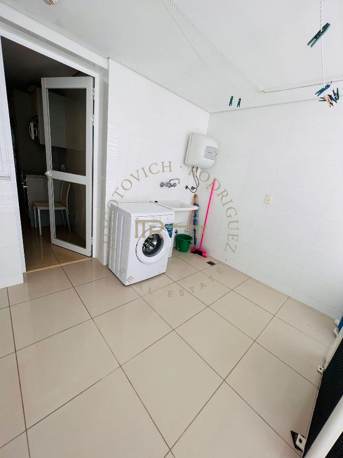 Apartamento ID.34 - Aquarela Alquiler invierno apto de 2 dormitorios  y servicio. frente a Playa Mansa