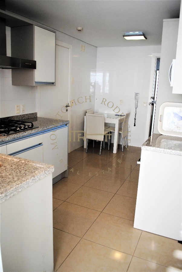 Apartamento ID.34 - Aquarela Alquiler invierno apto de 2 dormitorios  y servicio. frente a Playa Mansa