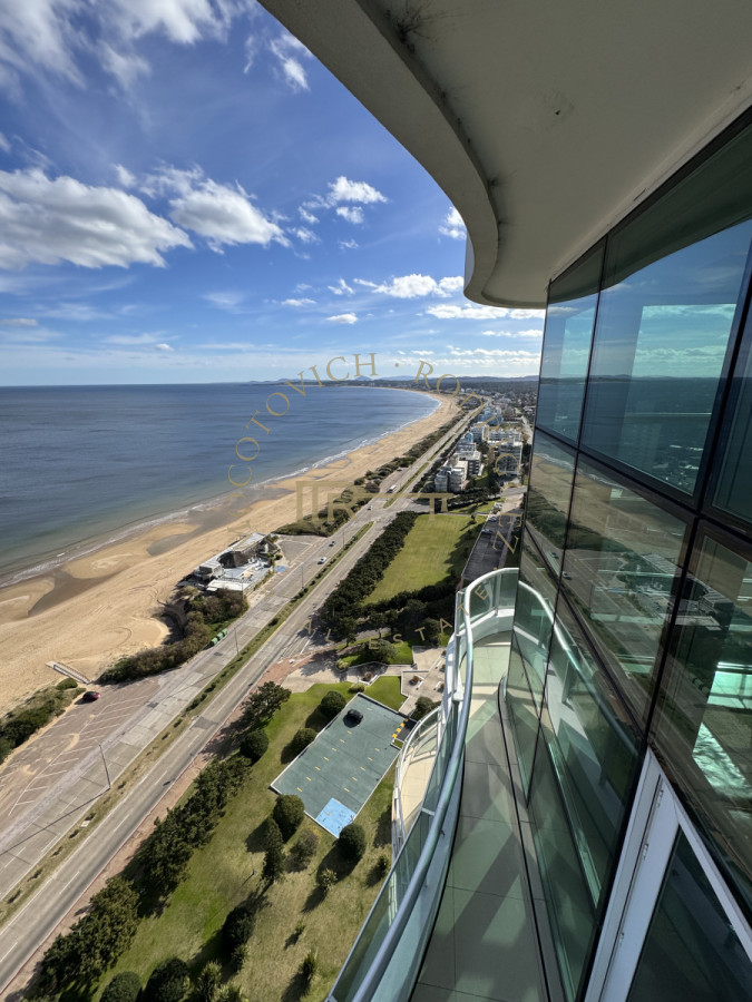 Apartamento ID.7 - Aquarela duplex  4 dormitorios en venta. Playa Mansa. Punta del Este