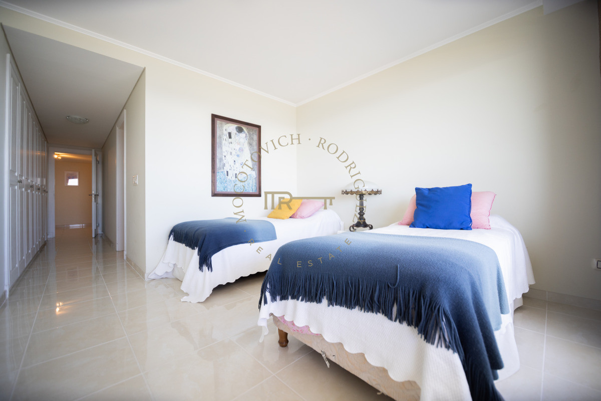 Apartamento ID.3937 - Le Jardin apartamento en venta de 4 suites más servicio. Piso alto vista . Punta del Este