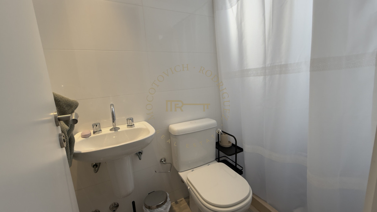 Apartamento ID.2403 - Aquarela 3 dormitorios y dep. de servicio en alquiler temporal 2026 Punta del Este.-