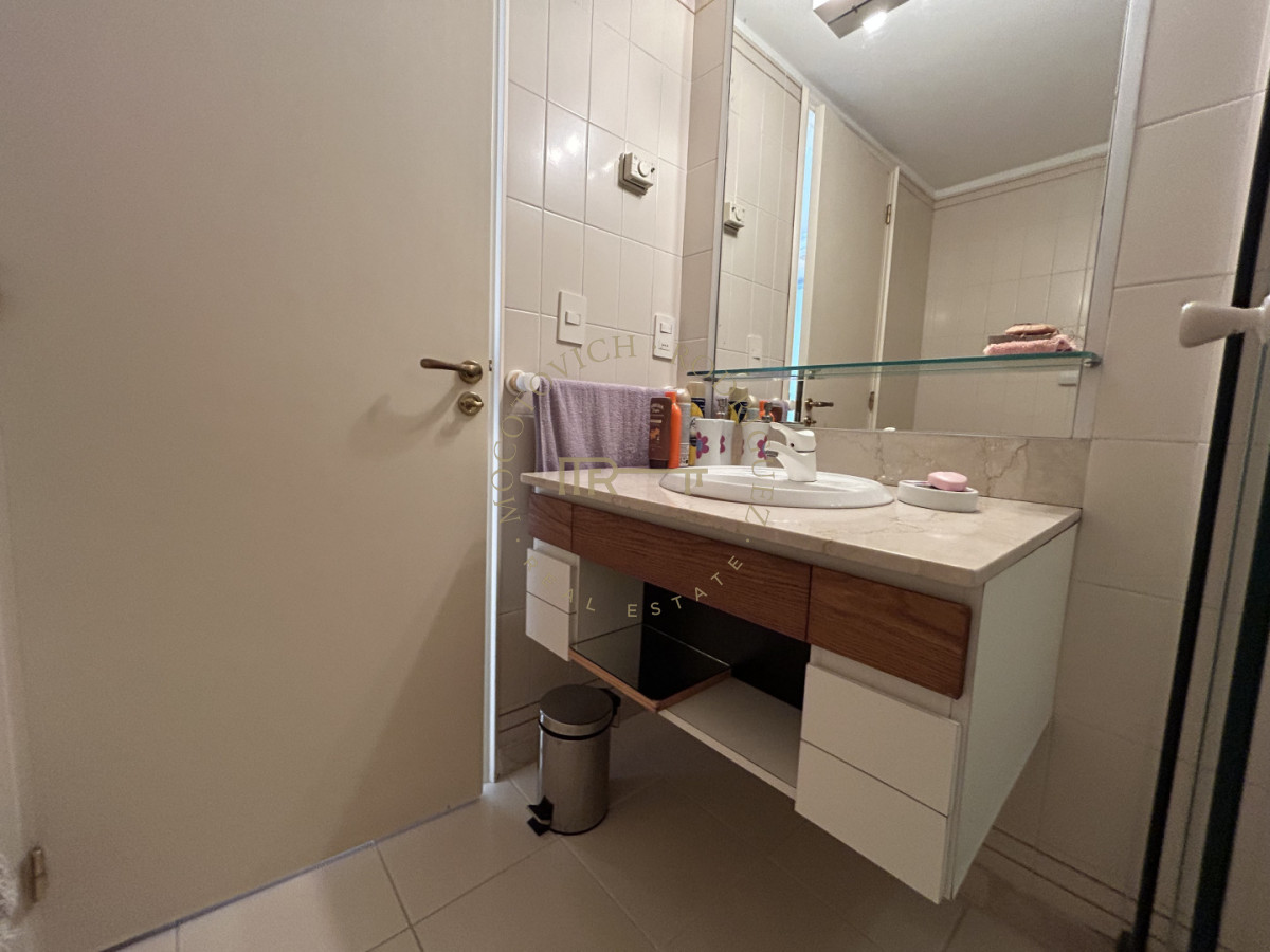 Apartamento ID.4234 - Apartamento en venta de 3 dormitorios mas dep. frente al puerto de Punta del Este.