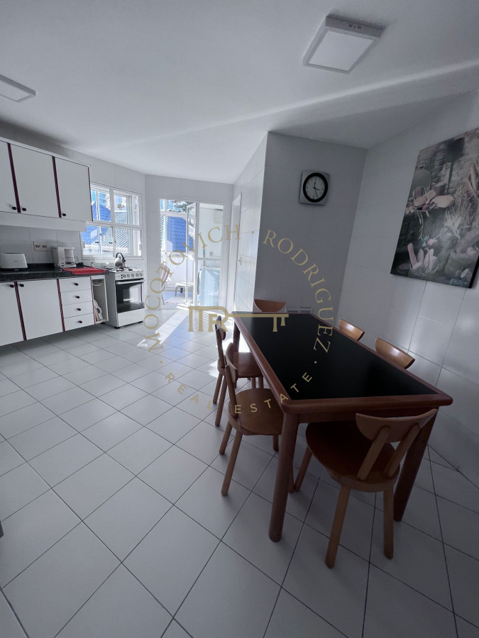 Apartamento ID.2016 - Venta y alquiler primera linea 3 dormitorios mas dependencia 