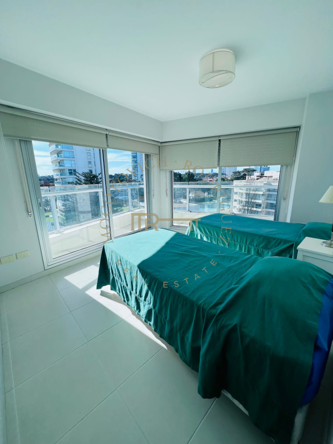 Apartamento ID.1972 - Atractivo esquinero en la Mansa a pasos del Conrad