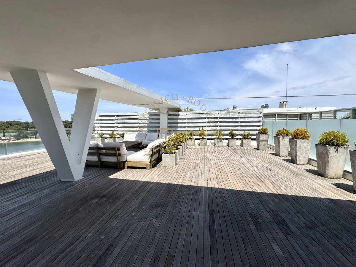 Apartamento ID.4088 - Delamar Pent House en venta con piscina y parrilla propia. La Barra. 