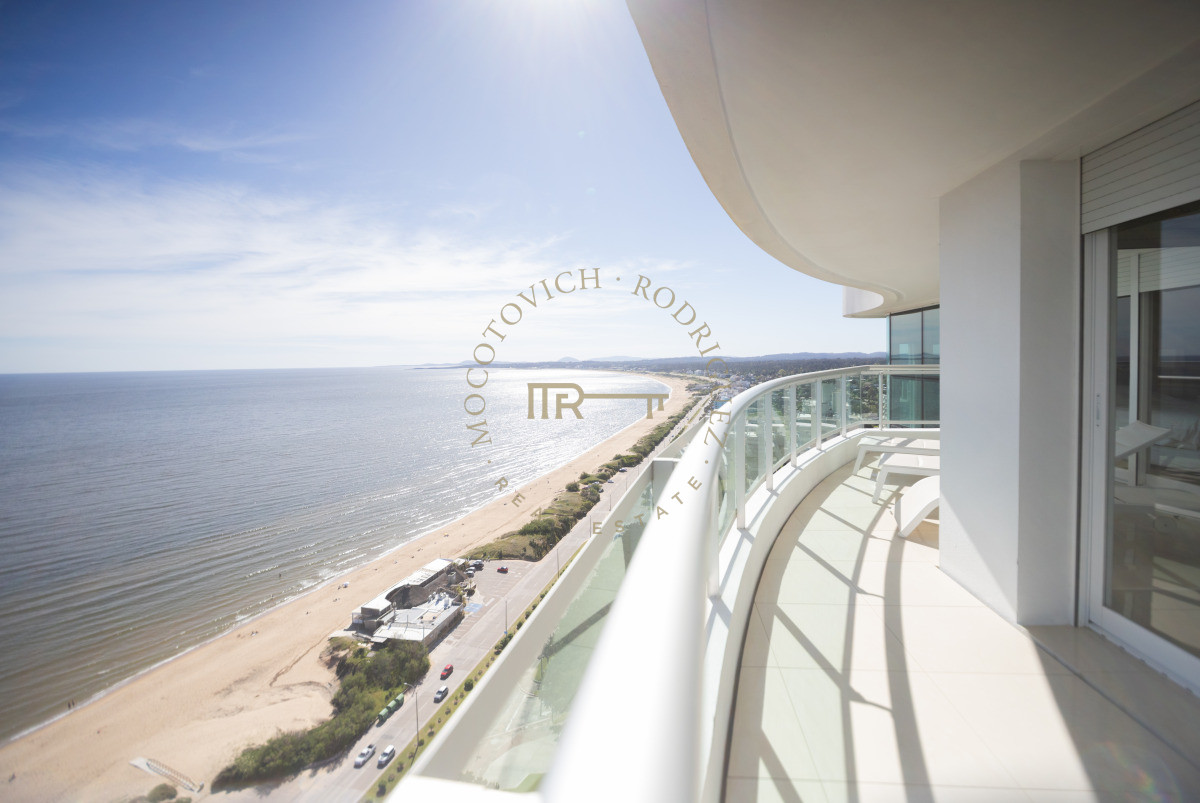 Apartamento ID.7 - Aquarela duplex en venta 4 dormitorios en venta. Playa Mansa. Punta del Este