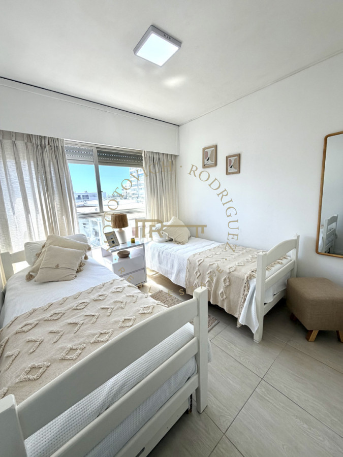 Apartamento ID.4258 - Apartamento en venta de dos dormitorios dos baños reciclado. Punta del Este