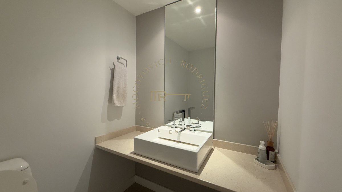 Apartamento ID.2403 - Aquarela 3 dormitorios y dep. de servicio en alquiler temporal 2026 Punta del Este.-