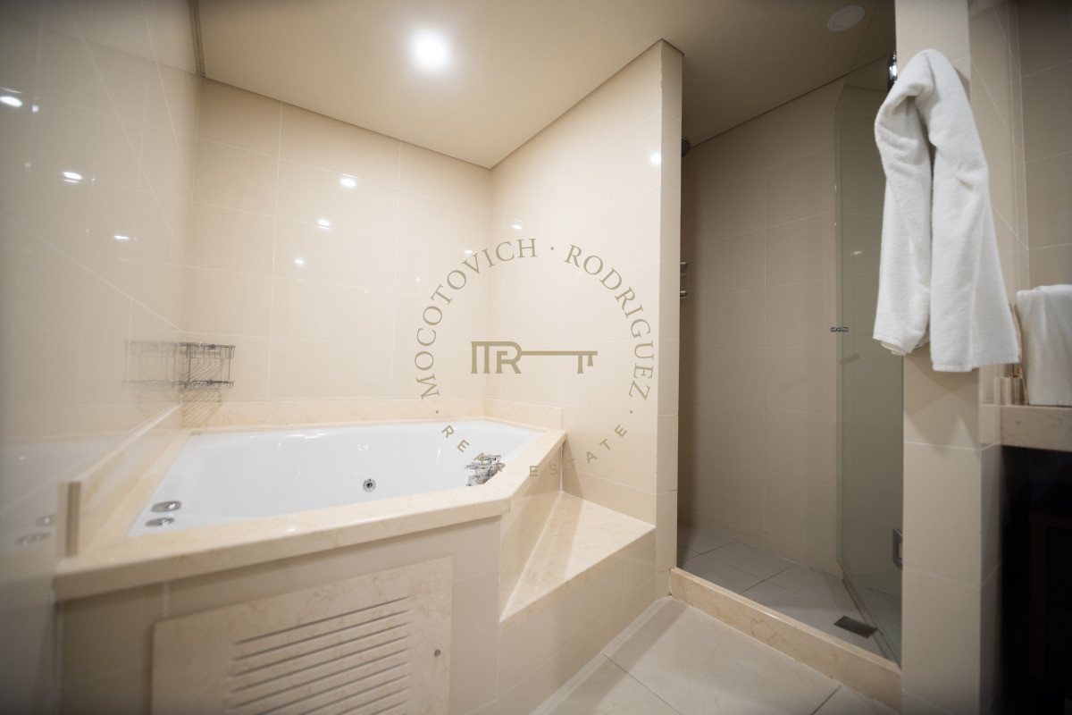 Apartamento ID.7 - Aquarela duplex en venta 4 dormitorios en venta. Playa Mansa. Punta del Este