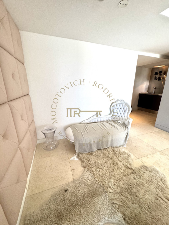 Apartamento ID.3235 - Apartamento de 1 dormitorio en venta. Punta del Este. Torre Yoo