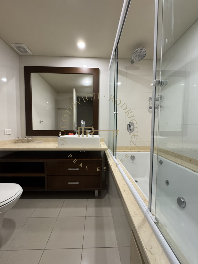 Apartamento ID.7 - Aquarela duplex  4 dormitorios en venta. Playa Mansa. Punta del Este
