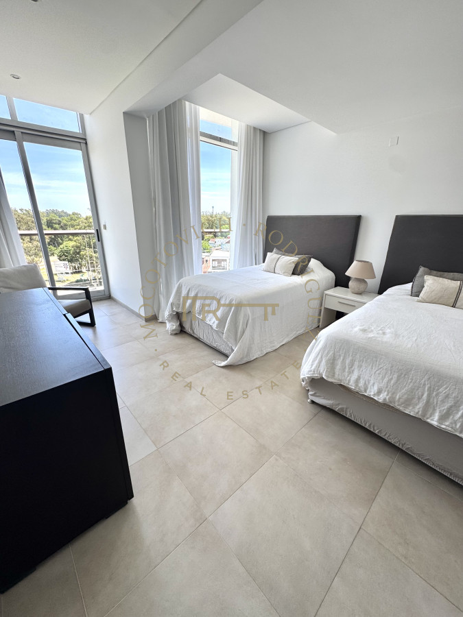 Apartamento ID.4088 - Delamar Pent House en venta con piscina y parrilla propia. La Barra. 