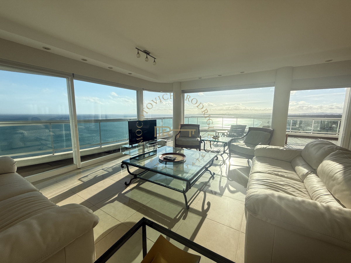 Apartamento ID.28 - Aquarela apartamento 2 dormitorios y dependencia. Alquiler Temporal. Piscina vista -Punta del Este