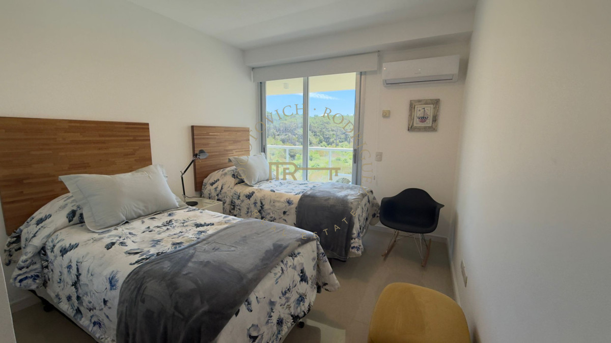 Apartamento ID.650 - Apartamento en alquiler temporal, penthouse con parrillero 3 dormitorios- Playa Brava