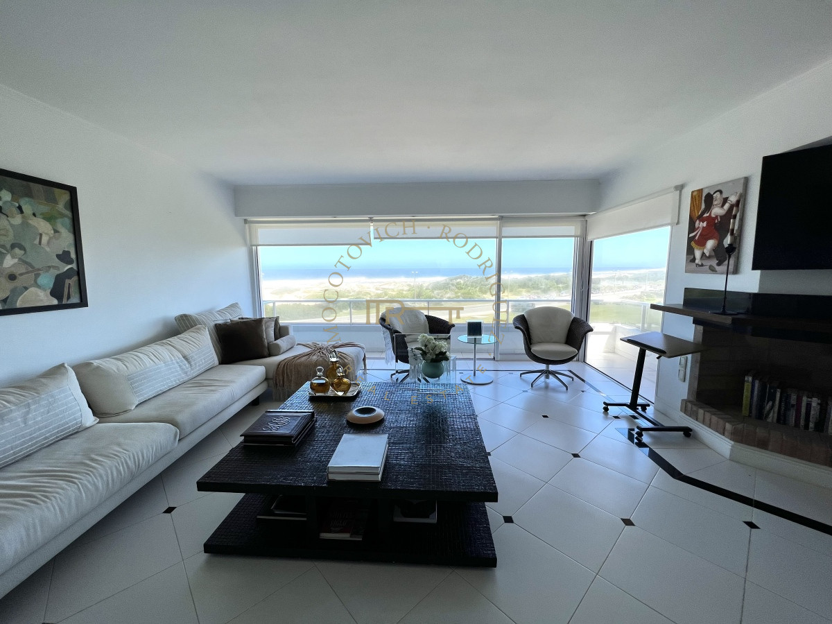 Apartamento ID.2379 - Espectacular apartamento en venta 6 dormitorios, barbacoa y loft en la brava. Vista al mar.-