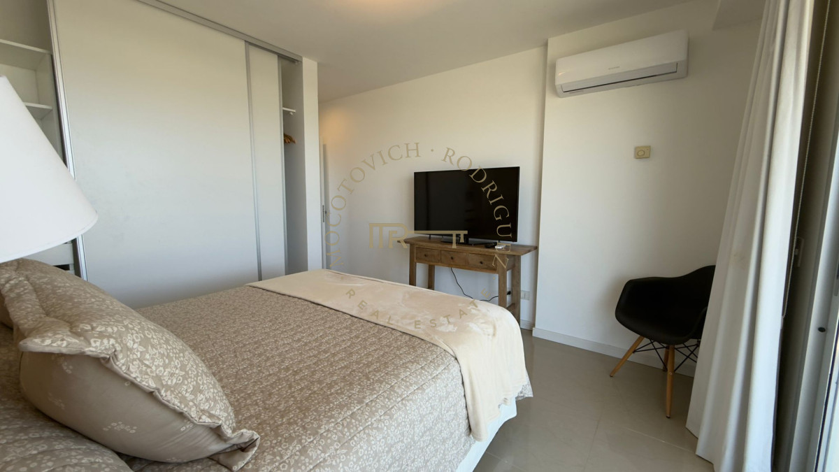 Apartamento ID.650 - Apartamento en alquiler temporal, penthouse con parrillero 3 dormitorios- Playa Brava