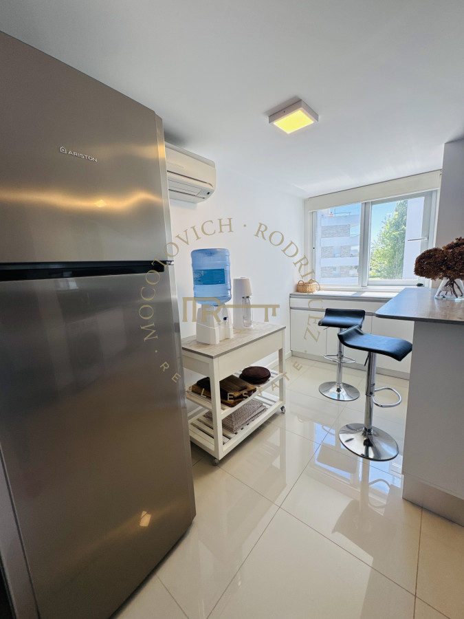 Apartamento ID.235 - Apartamento en venta  2 dormitorios con vista al mar y parrilla propia - Playa Mansa Punta del Este