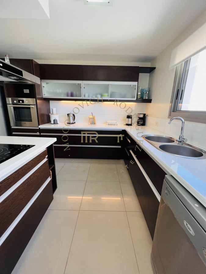 Apartamento ID.288 - Imperiale en venta 3 dormitorios + dep. de servicio. Vista al mar - Playa Brava