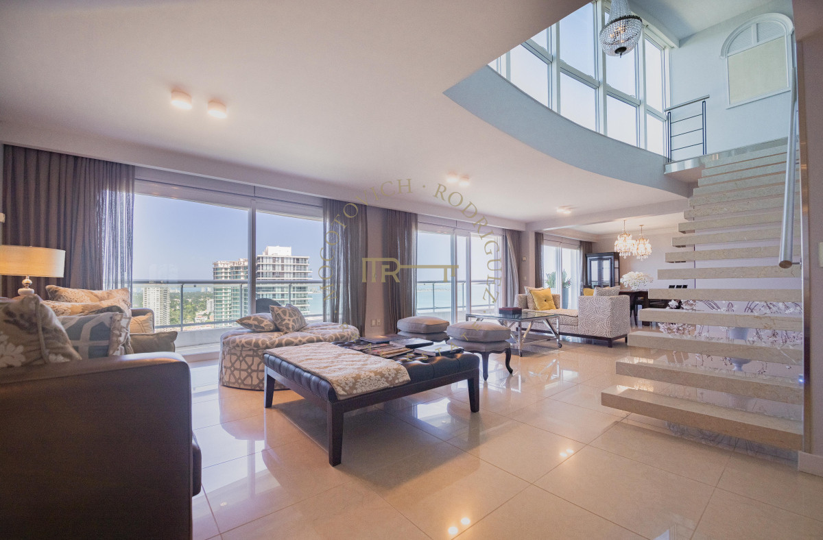 Apartamento ID.3032 - Torre Aquarela exclusivo apartamento en venta 4 dormitorios y dep. de servicio.