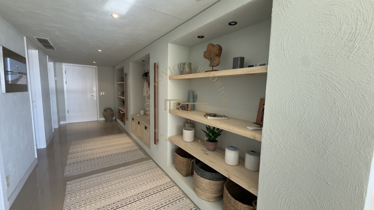 Apartamento ID.2403 - Aquarela 3 dormitorios y dep. de servicio en alquiler temporal 2026 Punta del Este.-