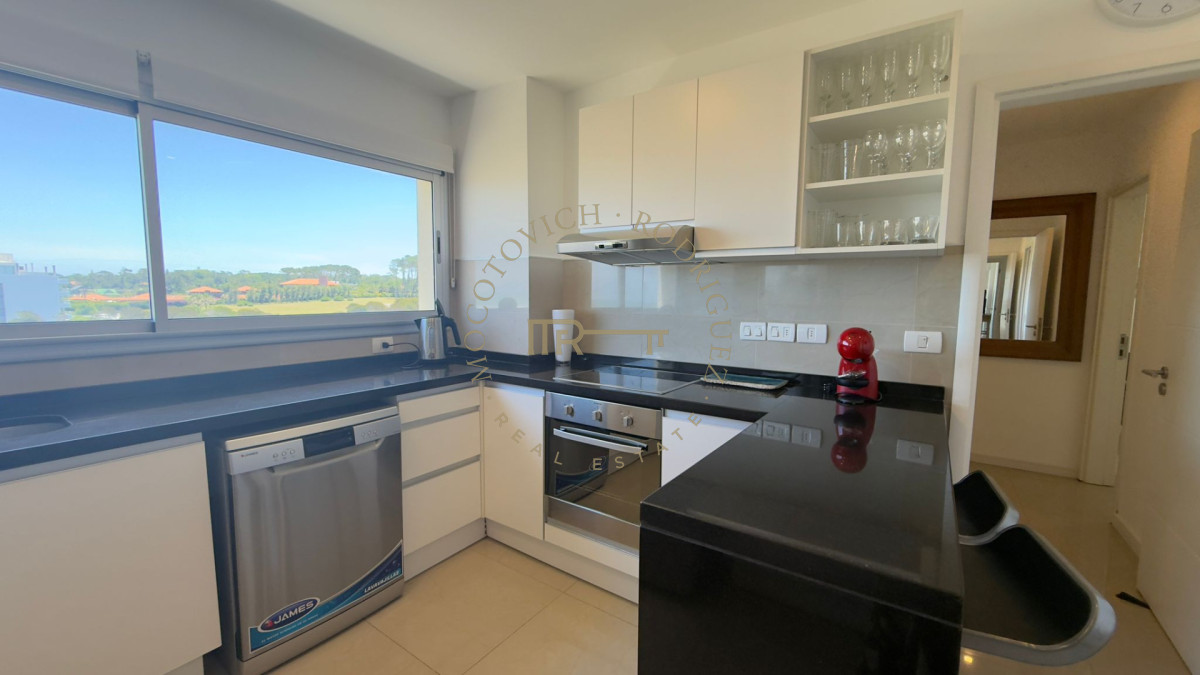 Apartamento ID.650 - Apartamento en alquiler temporal, penthouse con parrillero 3 dormitorios- Playa Brava