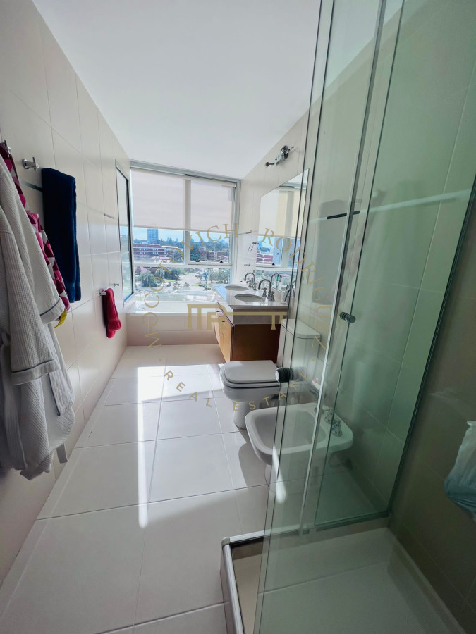 Apartamento ID.1972 - Atractivo esquinero en la Mansa a pasos del Conrad