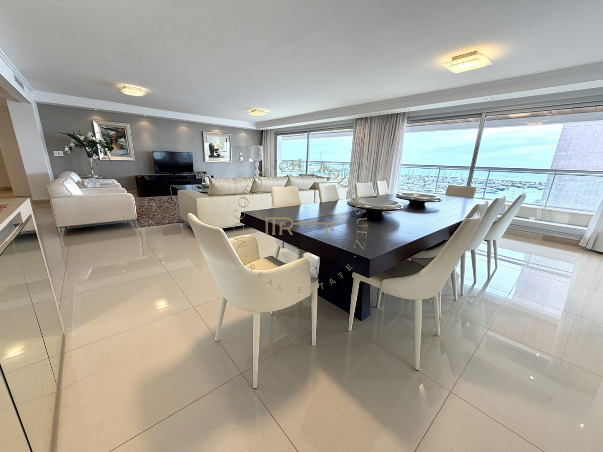 Apartamento ID.4243 - Apartamento de 4 dormitorios más dep. de servicio con vista al puerto de Punta del Este 
