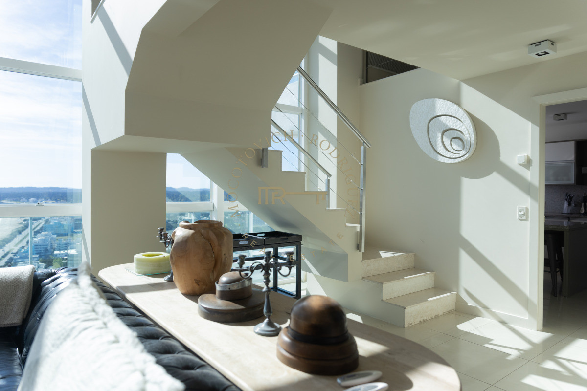 Apartamento ID.7 - Aquarela duplex en venta 4 dormitorios en venta. Playa Mansa. Punta del Este