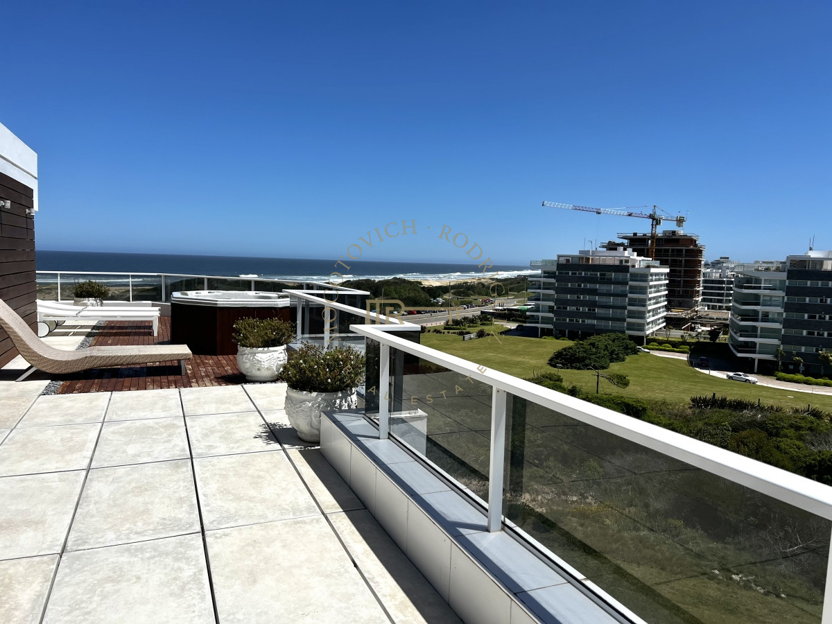 Apartamento ID.2379 - Espectacular apartamento en venta 6 dormitorios, barbacoa y loft en la brava. Vista al mar.-