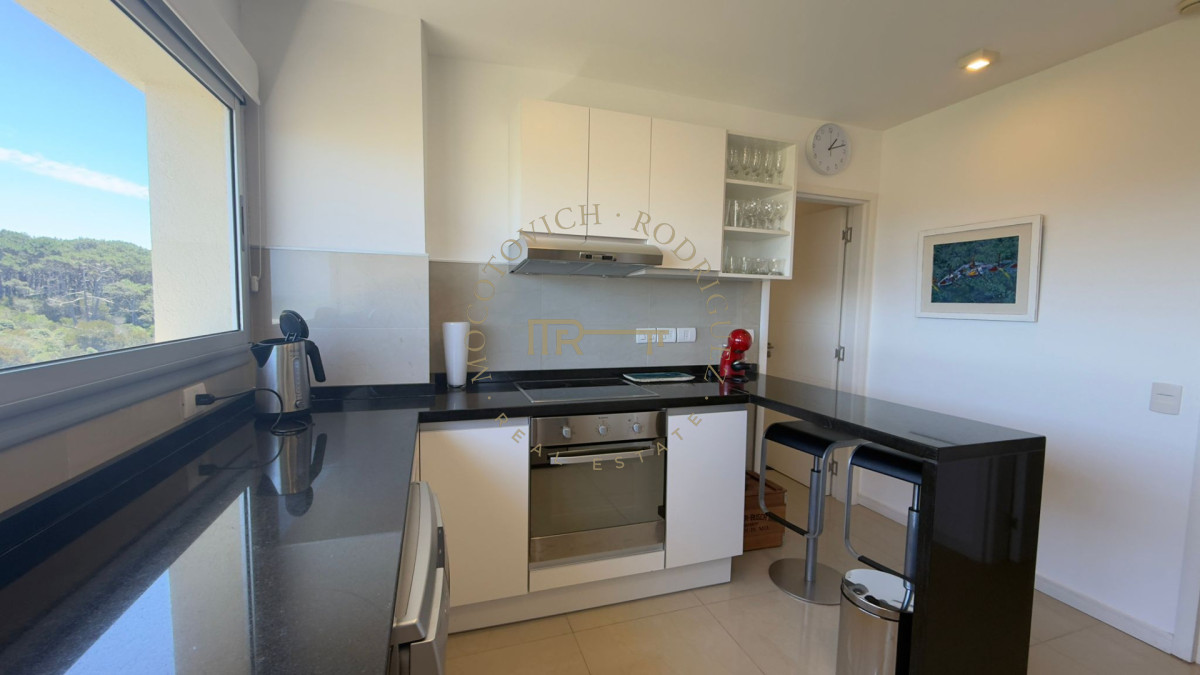 Apartamento ID.650 - Apartamento en alquiler temporal, penthouse con parrillero 3 dormitorios- Playa Brava