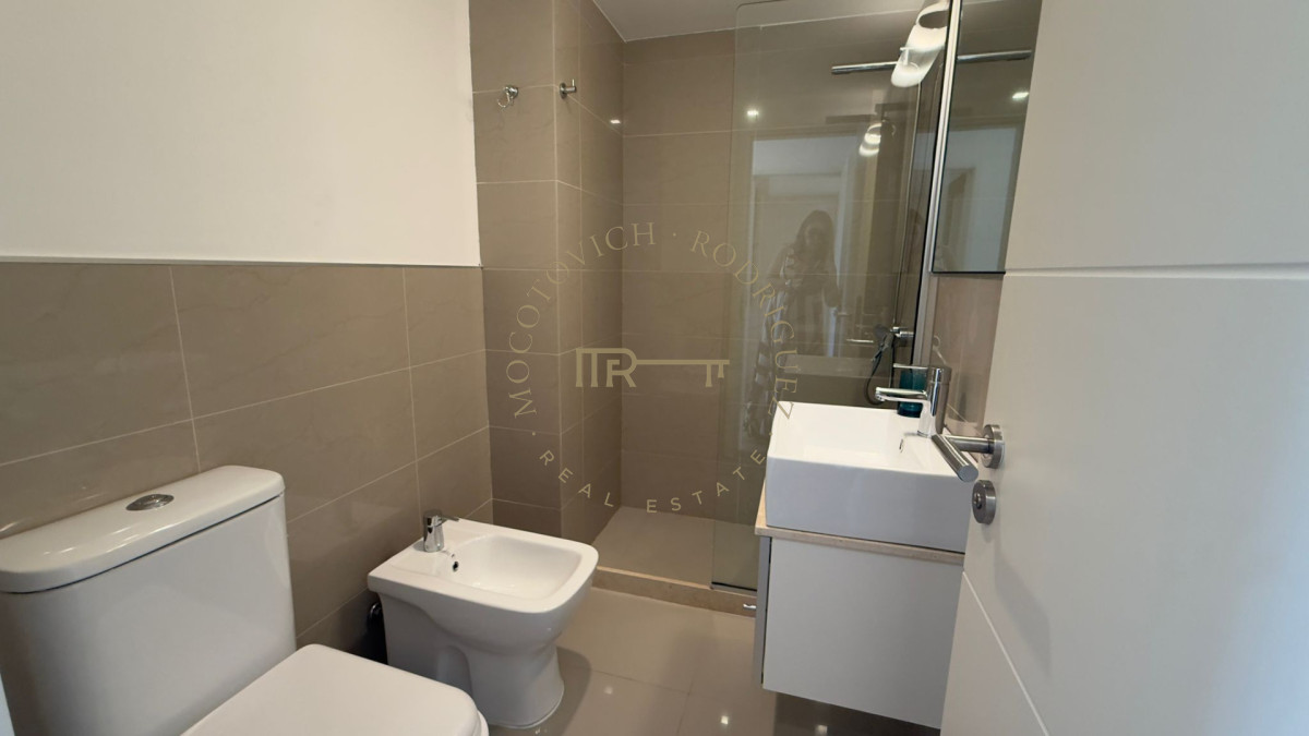 Apartamento ID.650 - Apartamento en alquiler temporal, penthouse con parrillero 3 dormitorios- Playa Brava