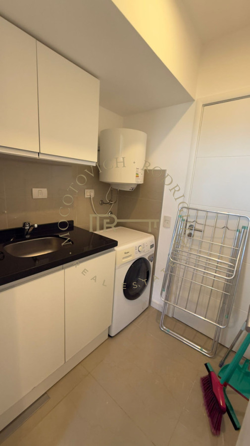 Apartamento ID.650 - Apartamento en alquiler temporal, penthouse con parrillero 3 dormitorios- Playa Brava