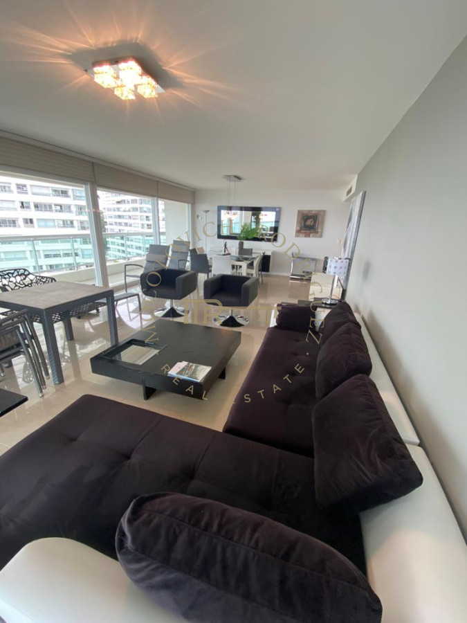 Apartamento ID.18 - Aquarela apartamento en alquiler anual 3 dormitorios y dependencia. Punta del Este.