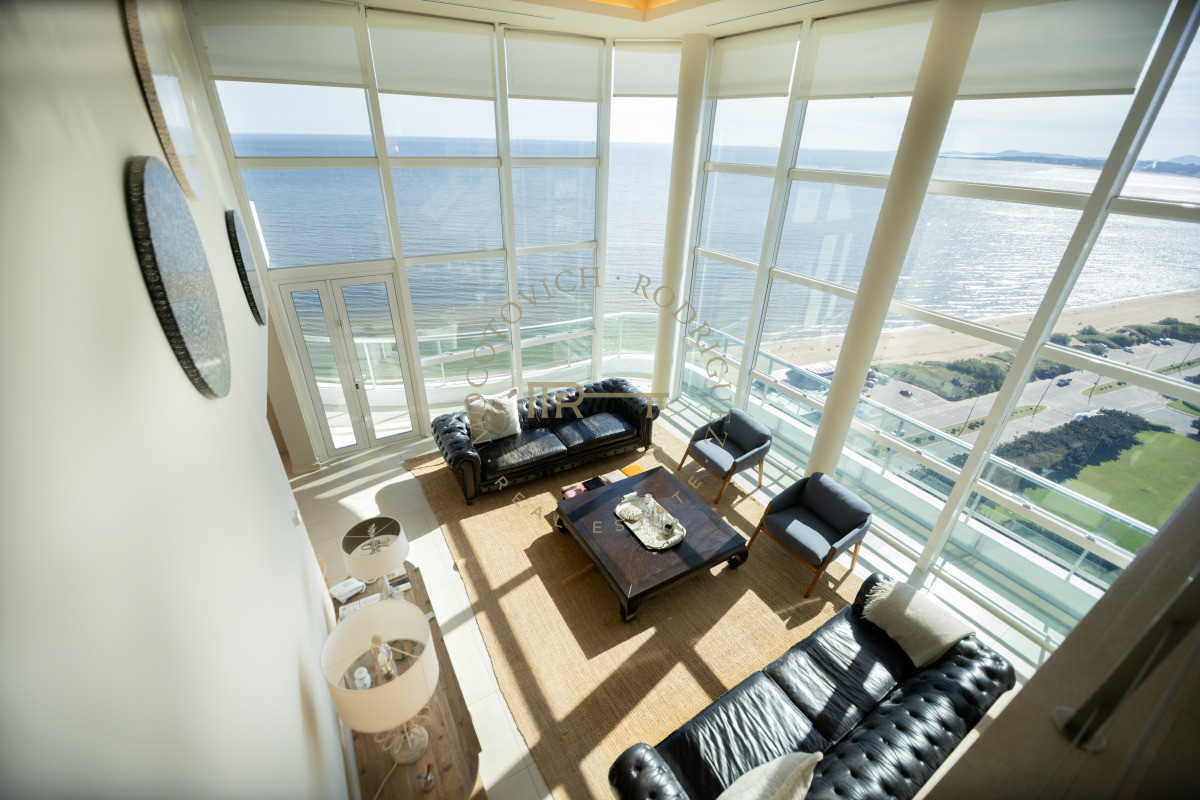 Apartamento ID.7 - Aquarela duplex en venta 4 dormitorios en venta. Playa Mansa. Punta del Este