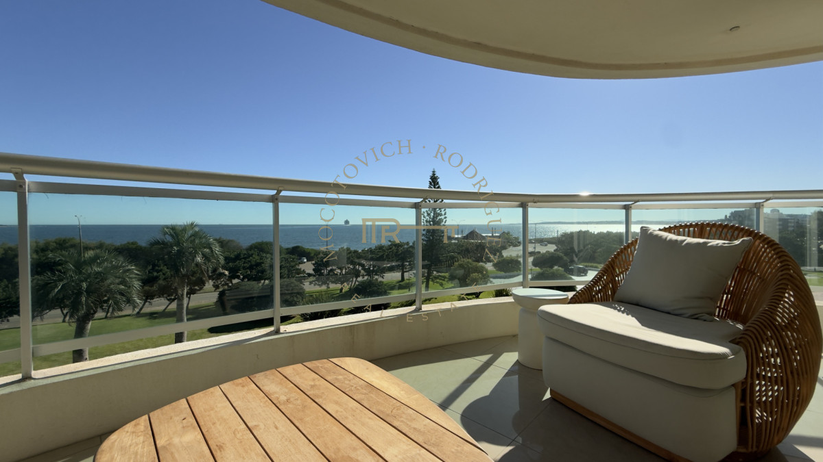 Apartamento ID.2403 - Aquarela 3 dormitorios y dep. de servicio en alquiler temporal 2026 Punta del Este.-