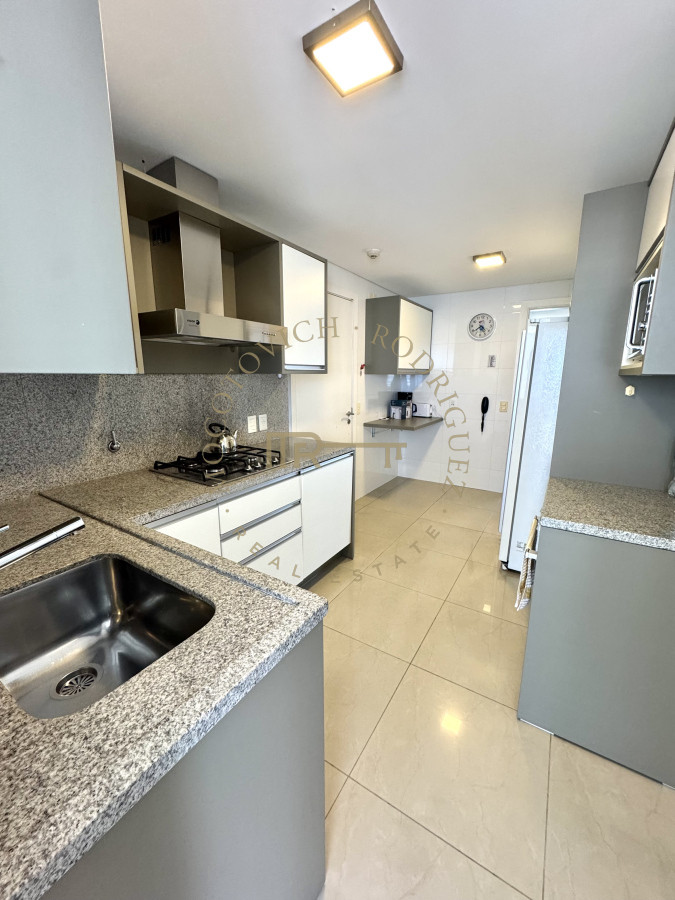 Apartamento ID.3238 - Alquiler temporal  2 domitorios y dep. de servicio. Aquarela Punta del Este. 2027